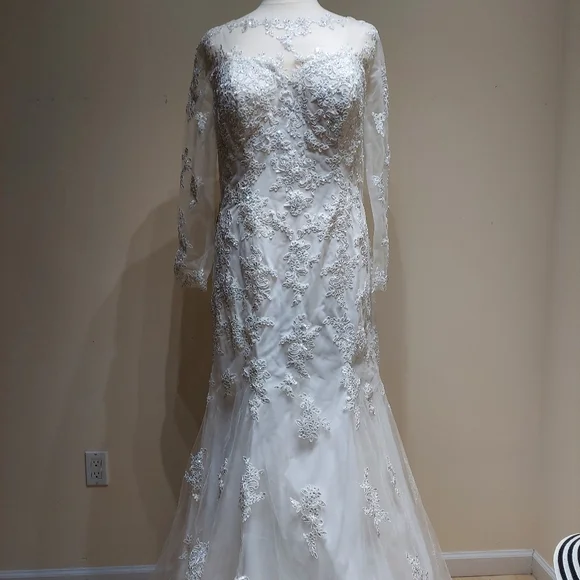 Glow size 20 trumpet mermaid wedding dress. Lace, mesh, appliqué. - Picture 3 of 16